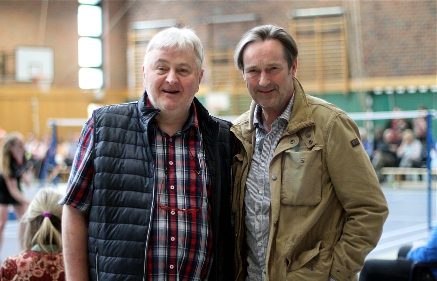 Badminton-Prominenz: Länderspielorganisator Heinz Bußmann 
            und Schauspieler Helmut Zierl, © Badmintonfotos von Frank Kossiski